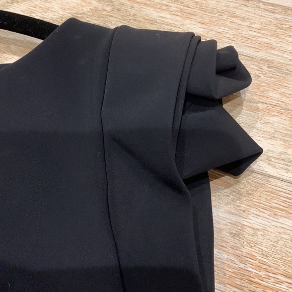 CHIARA BONI LA PETITE ROBE
Black Rosette Rose Flower Sleeve Shoulder Tunic Top - Picture 7 of 12